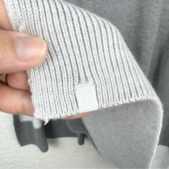 Lululemon Opened Up Hooded Poncho Hthrd Core Ultra Lt Grey/Hthrd Asphalt Grey ML - Picture 14 of 15